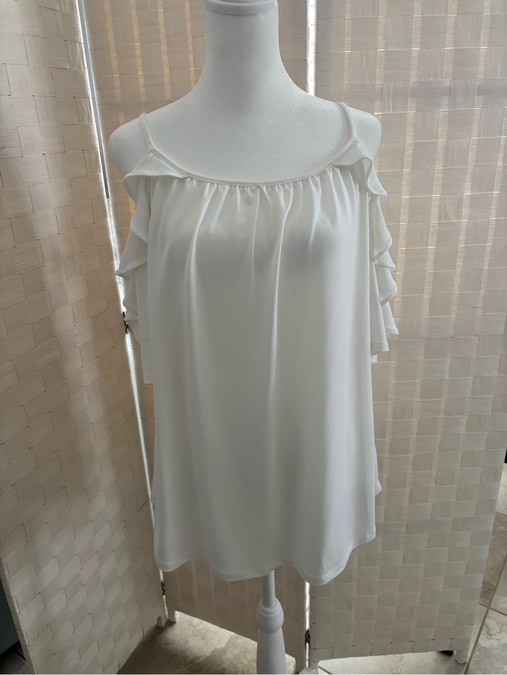 XL NY&C White Ruffle Cold Shoulder Top